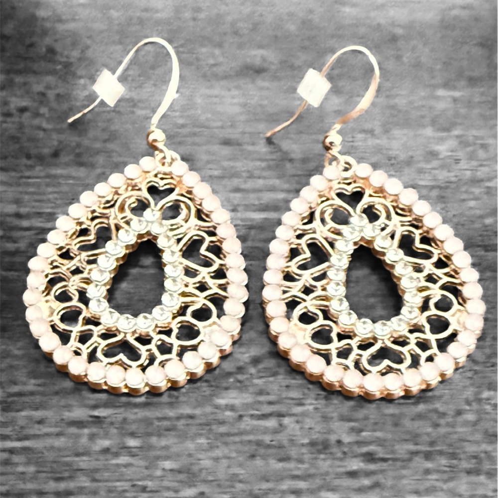 EUC! LACE GOLD AND PEACH TEARDROP  EARRINGS